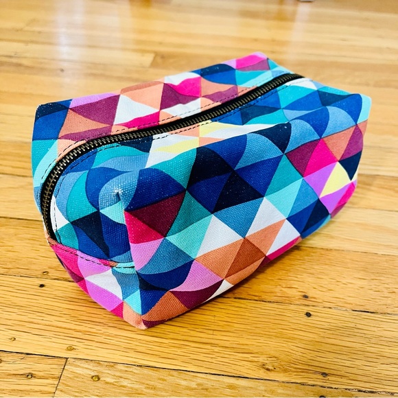Geometric Print Makeup Bag / Dopp Kit - Picture 3 of 6